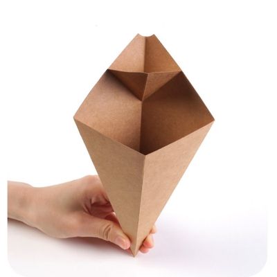 Le patate fritte rivestite del pe incartano il contenitore eliminabile di carta kraft delle tazze del cono con salsa