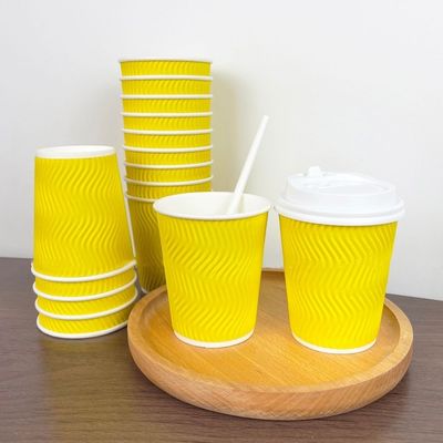 le tazze di carta eliminabili di 4oz 120ml 8oz 250ml ingialliscono le tazze di caffè con la parete dell'ondulazione del coperchio