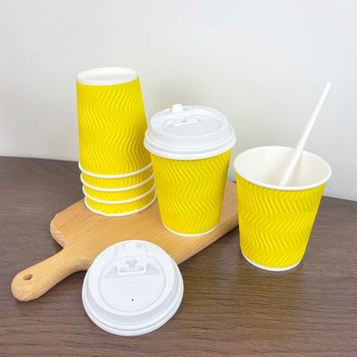 le tazze di carta eliminabili di 4oz 120ml 8oz 250ml ingialliscono le tazze di caffè con la parete dell'ondulazione del coperchio